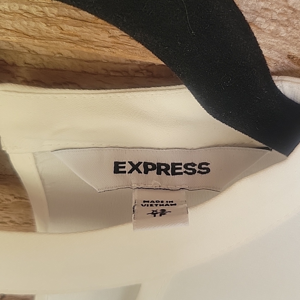 Express Cream Double V Neck Top Size XSmall - Picture 3 of 5